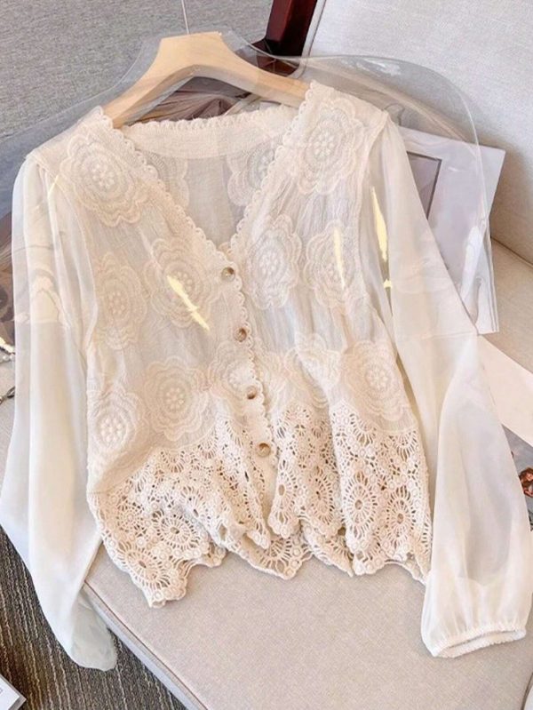 V-Neck Retro Patchwork Hollowed Out Long Sleeved T-Shirt