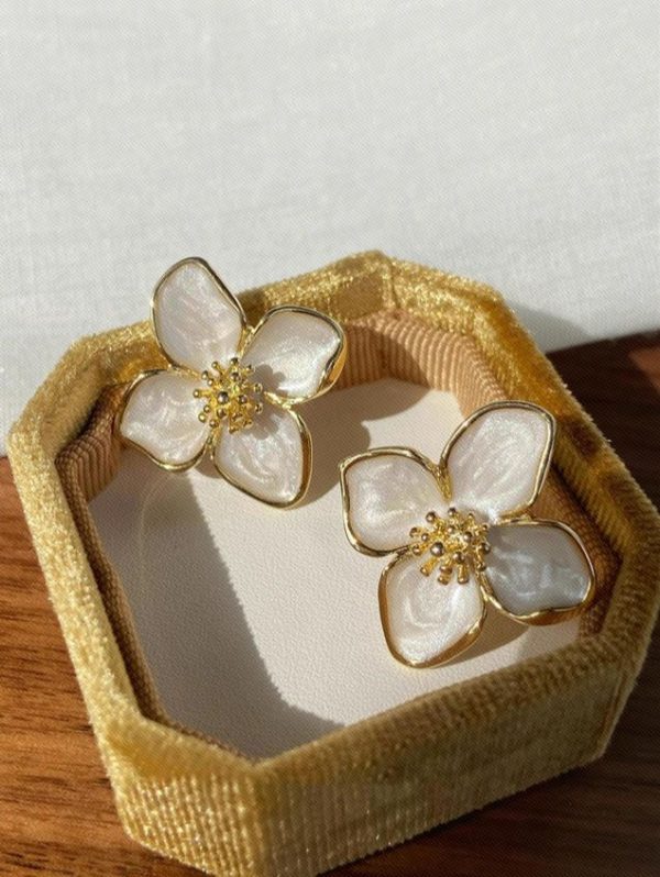 1pair Trendy Needle Luoshen Flower Drop Glaze White Flower Earrings For Women Daily Wear Accessory