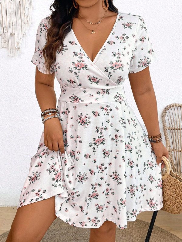 Plus Size V-Neck Floral Holiday Style Short Sleeve Hawaiian Dress