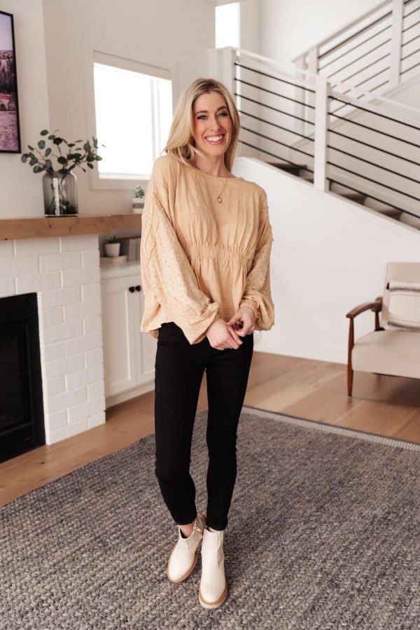 Hazel Blues® | Streets of Prague Top In Peach - S