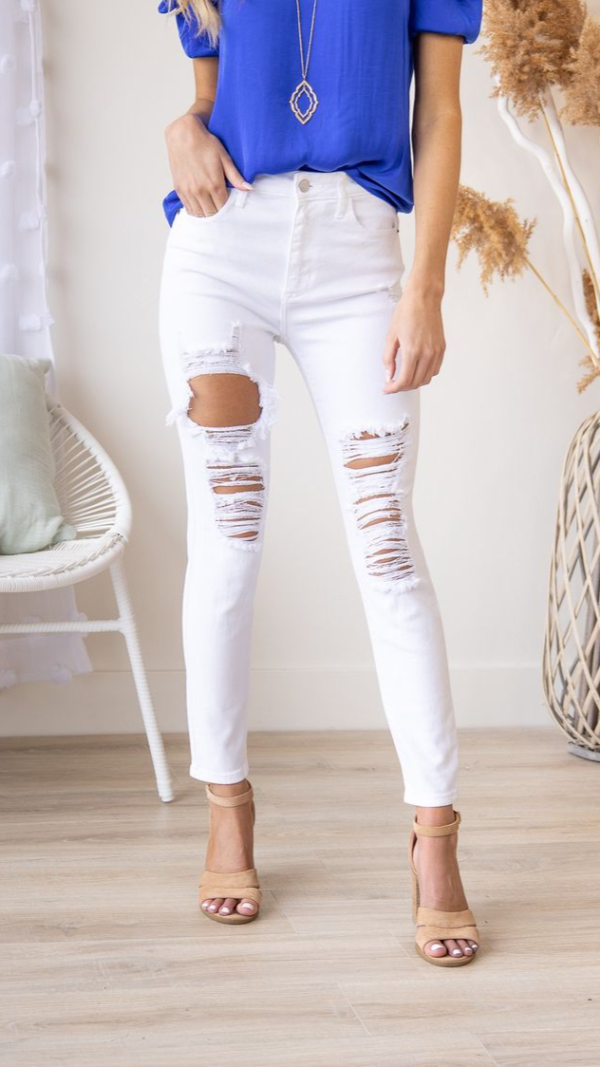 White Jeans Perfect for Brunch or Coffee Dates || Lime Lush