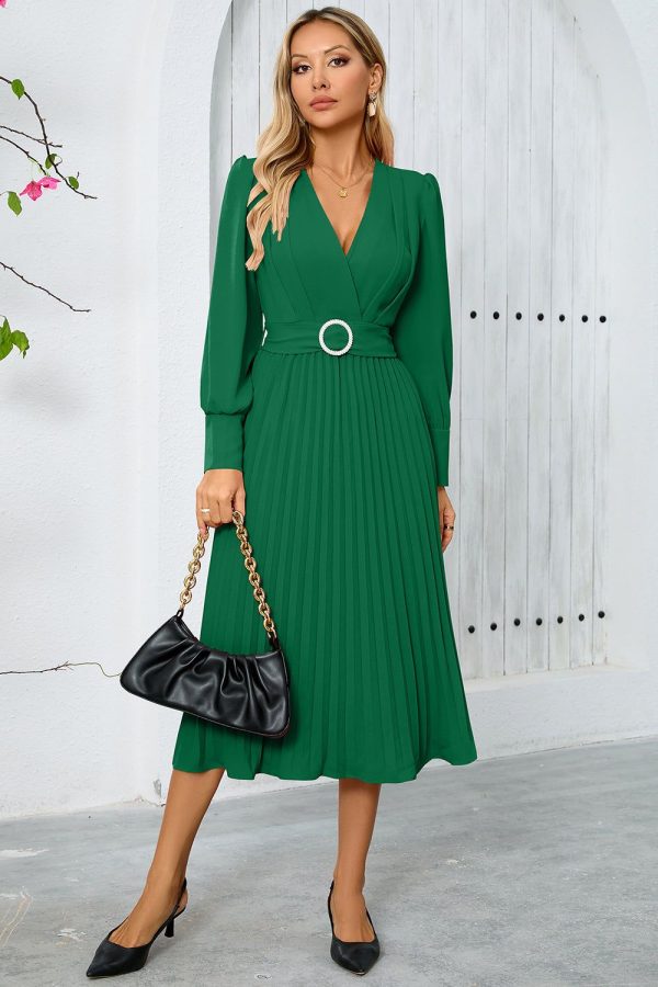 Zapaka Women Green Cocktail Dress with Long Sleeves A Line V-Neck Long Evening Dress
