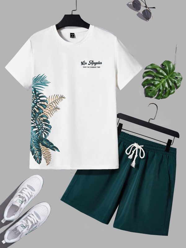Men Slogan & Tropical Print Tee & Drawstring Waist Shorts