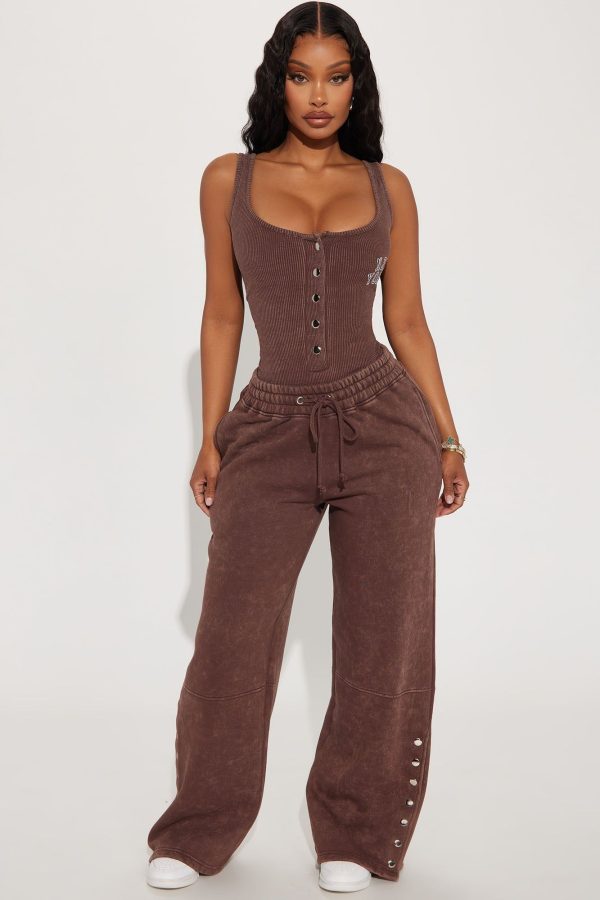 Women's New York Washed Sweatpant in Brown Size 2X