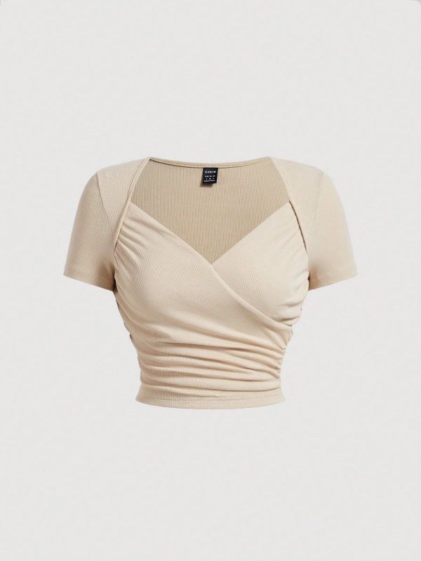 Camiseta Feminina de Malha Verão com Decote Coração, Manga Curta e Pregas para Maior Conforto