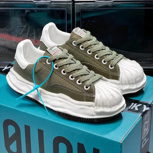 Genuine leather white shoes for women, new autumn 2024 thick soled sponge cake shell toe women's