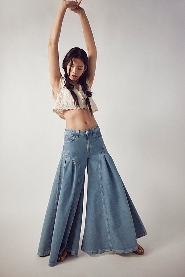 We The Free Pandora Wide-Leg Jeans at Free People in Light Wash, Size: 29 S