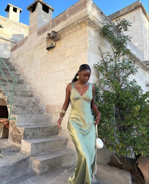 20+ Plus Size Wedding Guest Dresses That Are Classy & Formal
