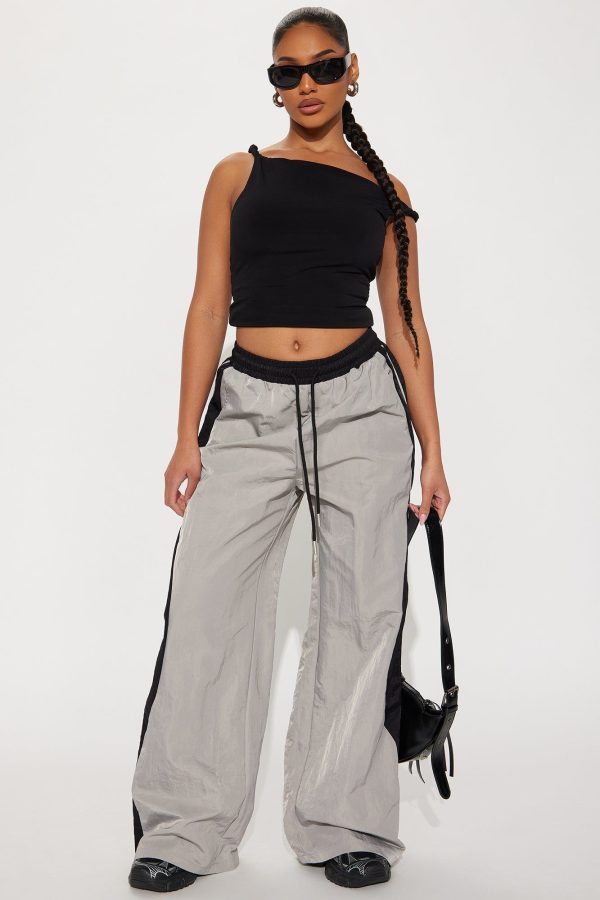 Women's Can't Stop Me Windbreaker Track Pant in Charcoal Size 2X