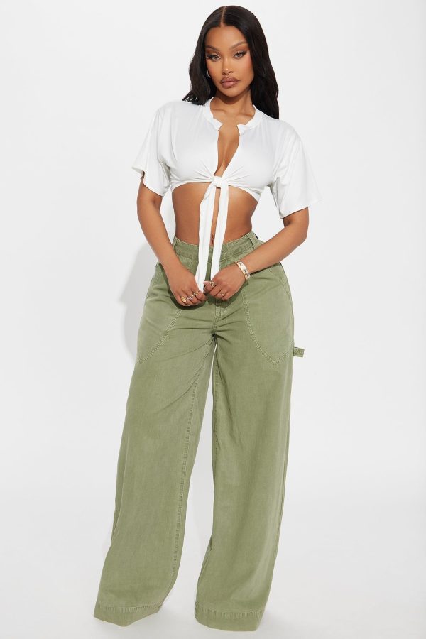 Women's Aubrey Wide Leg Pant in Olive Green Size Medium