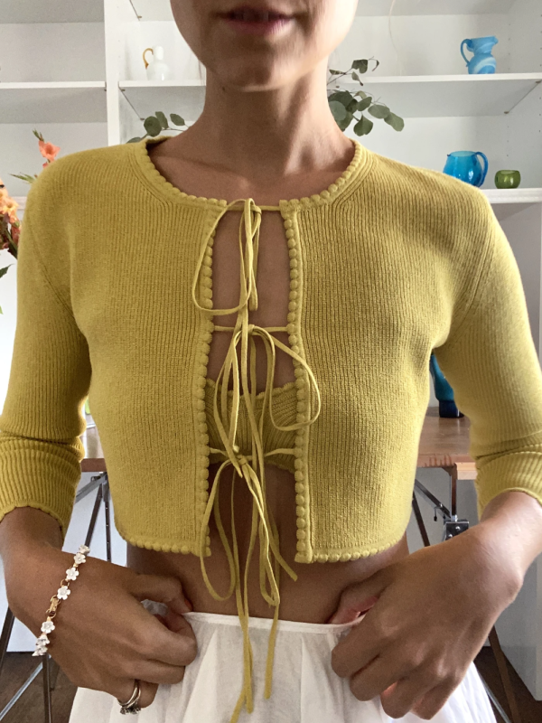 JENNY SCALLOPED CARDIGAN IN HOT-HONEY