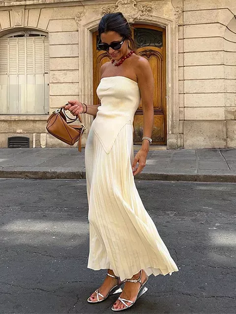 Bra top slanted edge pleated skirt