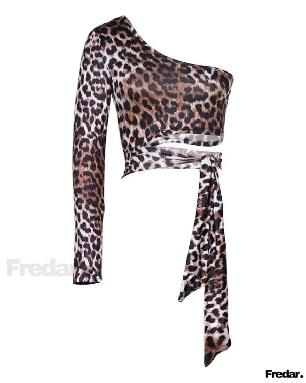 Fredar - Chic Leopard Print Midriff-Baring Slim-fit T-shirt with Elegant One-shoulder Design